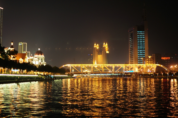 河道(dào)夜景照明實景圖